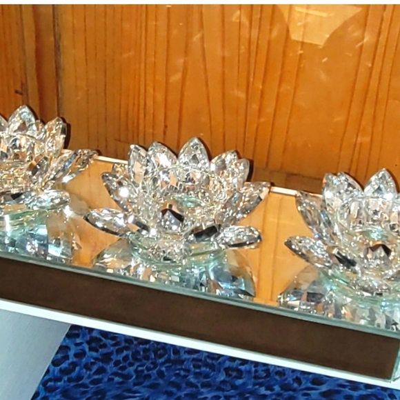 Crystal Tripple Lotus Shape Tealight Holder With Mirror Base, Clear - Picture 4 of 4